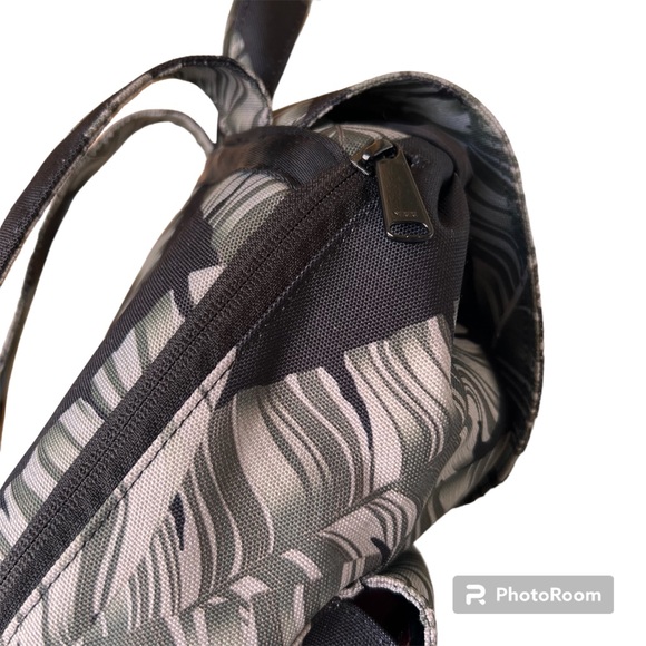 Herschel Woman’s Dawson Black & Greenish Grey Leaf Print Small Backpack - Picture 9 of 10